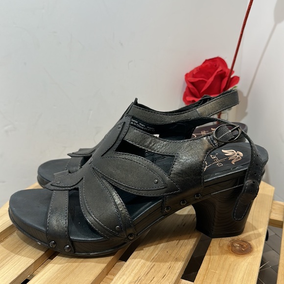 Dansko sandals #263 - Picture 3 of 7